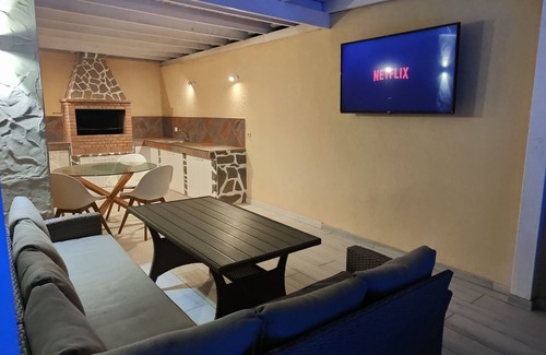 Geafond Villa | Relaxing Family Retreat with Private Pool and Spa Amenities