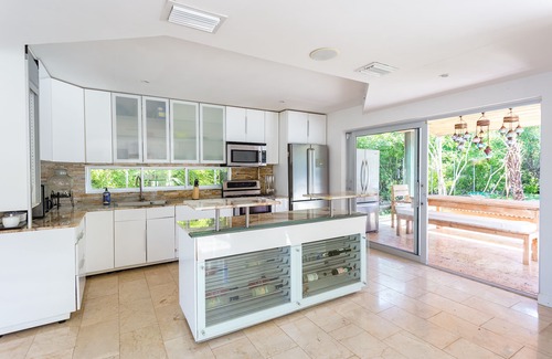 Punta Sur Villa | Indulge at Casa Iguana del Mar with Pool and Breakfast