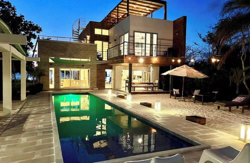 Punta Sur Villa | Indulge at Casa Iguana del Mar with Pool and Breakfast