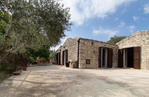 Campanella-Gianforma House | Casa Il Carrubbo: Pet-Friendly Retreat with 9.3/10 Rating