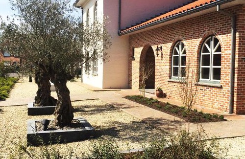 De Lindeman Villa | Experience Casa Il Cipresso: 10/10 Stay with Hot Tub & Kitchen