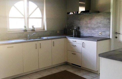 De Lindeman Villa | Experience Casa Il Cipresso: 10/10 Stay with Hot Tub & Kitchen