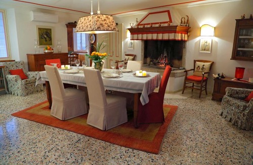 Polcenigo Villa | Casa In Borgo: Guest Rated 10/10 with Breakfast & Hot Tub