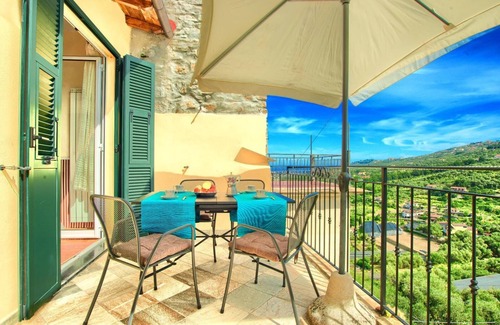 Torrazza Apartment | Discover Casa in Tipico Borgo Ligure with Scenic Terrace