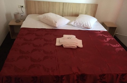 Mamaia-Sat House | Kid-Friendly Retreat at Casa Ina: Guest Rated 8/10