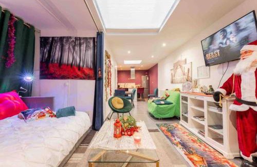 Calais Apartment | Pet-Friendly Casa Inca Calais - Free Parking & Great Reviews