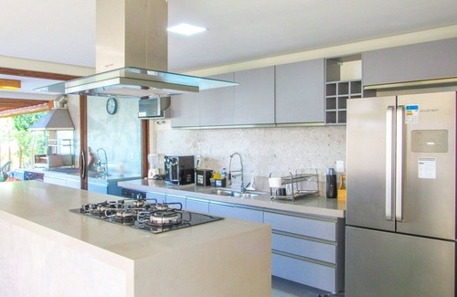 Itacimirim House | Inviting Casa with Pool and Leisure Near Praia do Forte