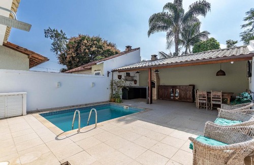 Niteroi House | Beautiful Casa with 4 Suites Near Itacoatiara Beach