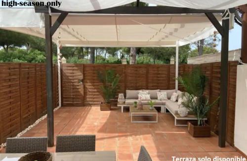 Nuevo Portil House | Beachfront Casa de Lujo: Golf Course Views & Pet Friendly