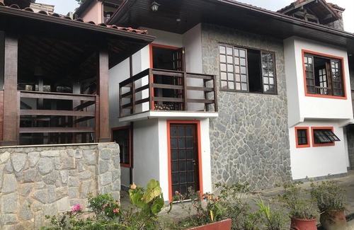 Petropolis Cottage | Relax at Casa Indaiá: Ocean Views and Pet-Friendly Stays