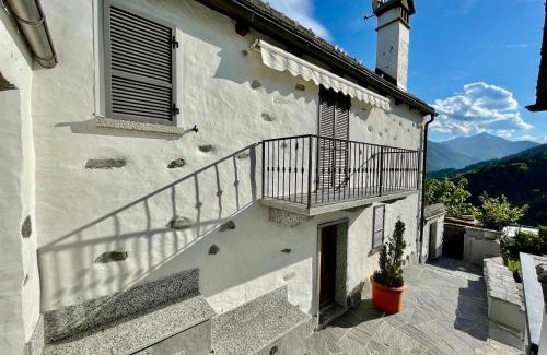 Re House | Cozy Casa with Fireplace and Loft, Rated 8.9/10