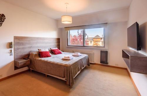 Belgrano House | Casa: Prime Location for Family-Friendly Getaways