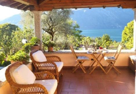 Tremezzo Apartment | Casa Intignano: Lakeside Retreat with Private Bath and Patio