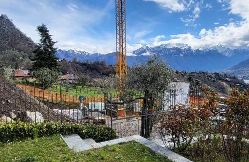 Tremezzo Apartment | Casa Intignano: Lakeside Retreat with Private Bath and Patio