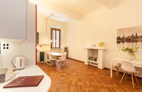 Old Town Apartment | Explore Casa Iolanda: Family-Friendly 4-Star Retreat