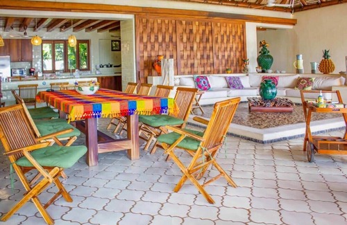Petacalco House | Casa Irekua | Beachfront Retreat with Spa and Family Amenities