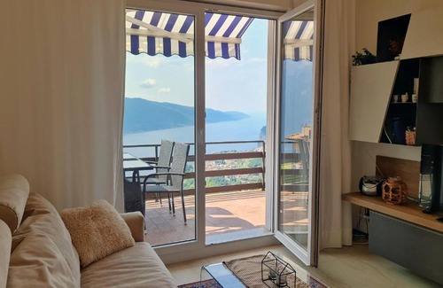 Campi Apartment | Scenic Casa Irene le Balze with Lake View for Families