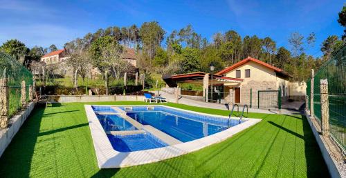 Lousame Ski Chalet | Child-Friendly Casa Iria: Guest Rated 9.7/10 for Comfort