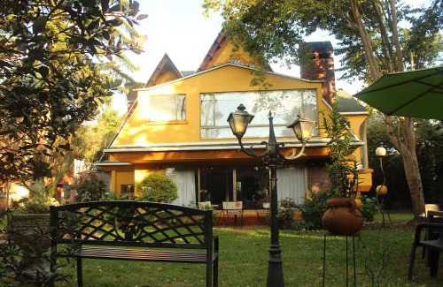 Chia House | Oceanfront Casa Iris: Guest Rated 8.9/10 for Families