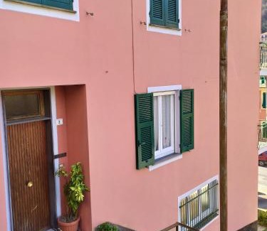 Borzonasca Apartment | Pet-Friendly Casa Iris: Relaxing Retreat with Great Reviews