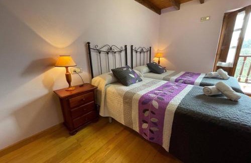 Narciandi House | Delightful Casa Iris: Family-Friendly with Breakfast Included