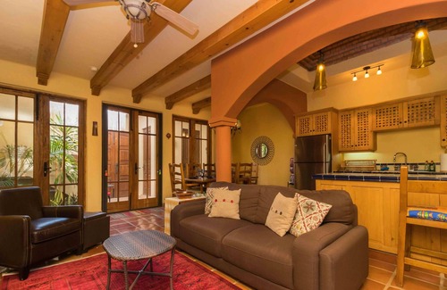 Nopolo House | Cozy 2BR Casa Isla by Casago with Breakfast & Kitchen