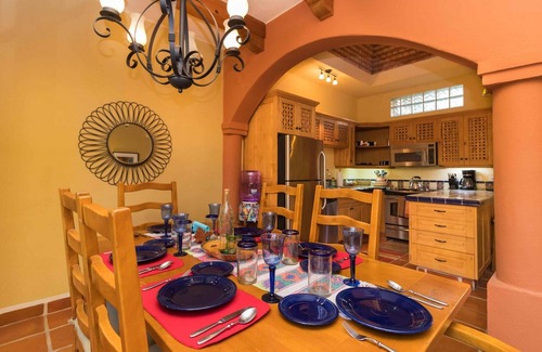 Nopolo House | Cozy 2BR Casa Isla by Casago with Breakfast & Kitchen