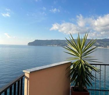Torre del Mare Apartment | Tranquil Oceanfront Retreat at Casa Isola - 4 Star Comfort
