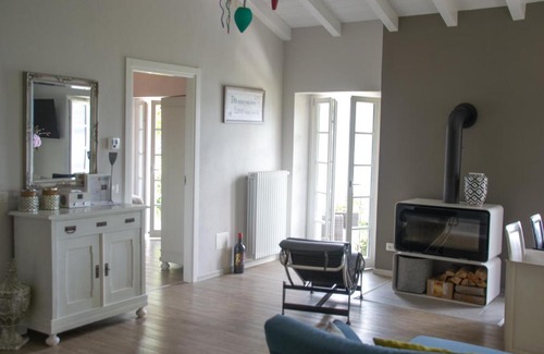 San Bartolomeo Apartment | Welcoming Casa Isola Superiore - Top-Rated Family Retreat