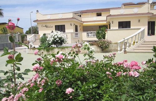 Isola di Capo Rizzuto Villa | Casa Bahati - Spacious villa on the south coast of Italy