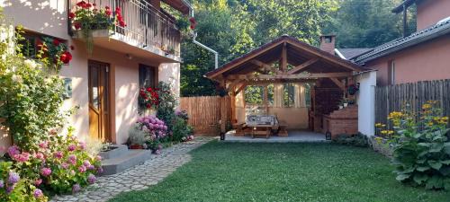 Cartisoara House | Top-Rated Family Getaway at Casa Iulia & Matei
