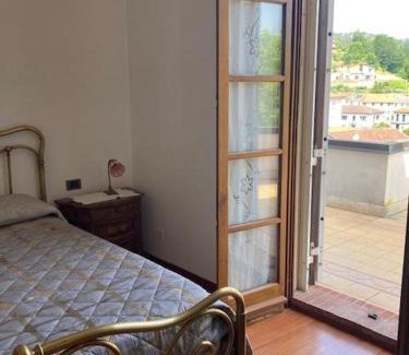 Borghetto di Vara Bed & Breakfast | Welcoming Casa Ivana: Family-Friendly with Breakfast & Hot Tub