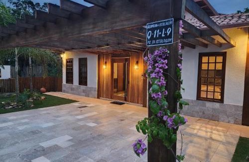 Pirenopolis House | Discover Casa Jambock: Premier Oceanfront Retreat
