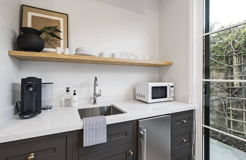 Laguna Apartment | Idyllic Casa Jardin Unit 7: Boutique Suite in Santa Barbara