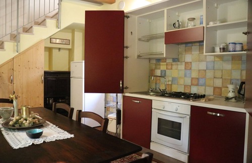 Borgo Milano House | Casa Jasmin: Cozy Retreat with Private Garden & Spa