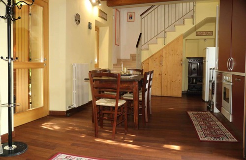 Borgo Milano House | Casa Jasmin: Cozy Retreat with Private Garden & Spa