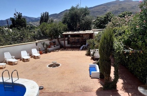 Jatar House | Casa Jatar: Ideal Retreat with Private Pool & Garden