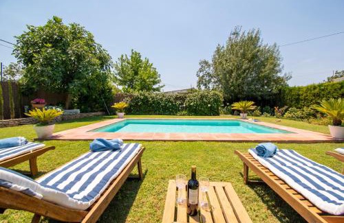 Arriate Villa | Casa Jazmín: Oceanfront Hideaway with Family-Friendly Amenities