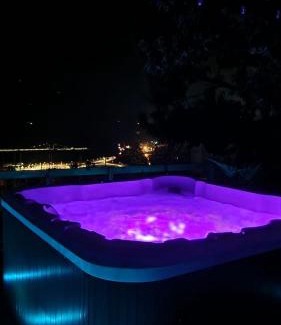 Baravex House | Family-Friendly Retreat at Casa Jeny with Hot Tub & 9.8 Rating