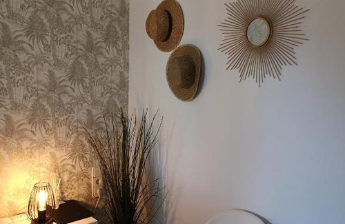 Ontinyent Bed & Breakfast | Fantastic Casa Jetizo: Pet-Friendly, Oceanfront Retreat
