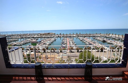 Sitges Ski Chalet | Casa Jetty: Oceanfront Retreat with Stunning Sea Views