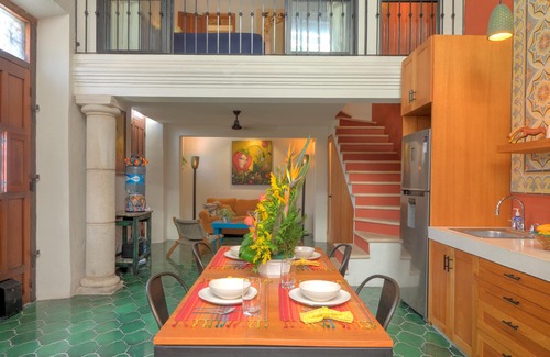 Centro House | Casa Jirafa: Premier Loft Retreat in Santa Lucia with Pool