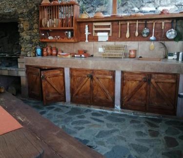 Isora House | Cozy Casa José: Family-Friendly Retreat for Memorable Stays