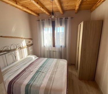 Gea de Albarracin Apartment | Casa Juan: Guest Rated 9.3, Pet & Child Friendly Retreat