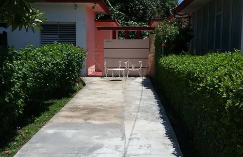 Cienfuegos Apartment | Oceanfront Casa Juanqui: Family-Friendly Getaway Awaits