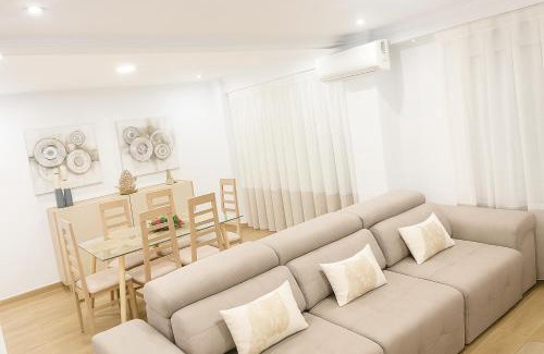 Elche Apartment | Casa Julita: Family-Friendly Retreat with Parking Options