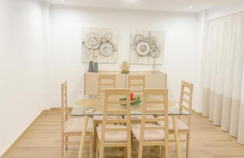 Elche Apartment | Casa Julita: Family-Friendly Retreat with Parking Options