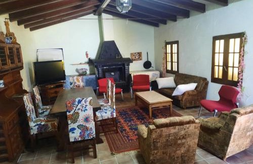 Alera House | Inviting Casa Junto al Parque Natural de las Bardenas