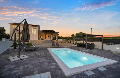 Primosten Apartment | Discover Casa Juric: Pet-Friendly Retreat with Ocean Views