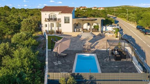 Primosten Apartment | Discover Casa Juric: Pet-Friendly Retreat with Ocean Views